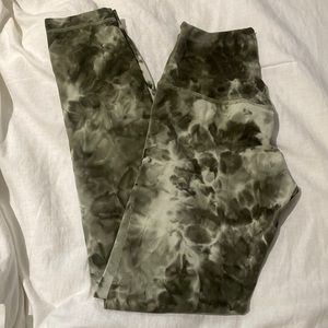 Lululemon Align 25in Size 2 in Green Diamond Dye